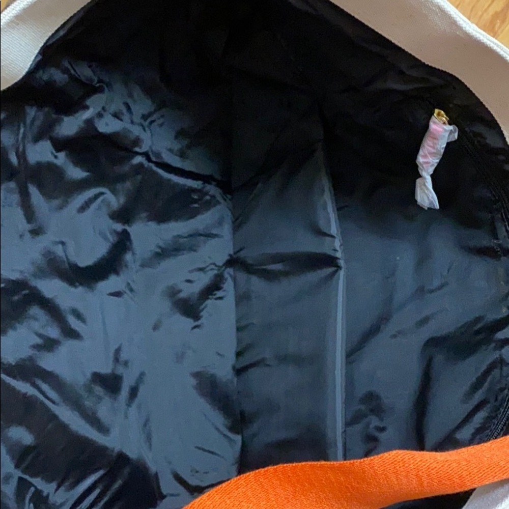 NWT Victoria’s Secret travel bag size: 22” x 13.5” - Picture 6 of 9